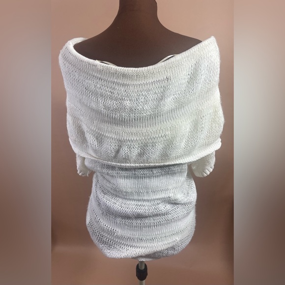 GUESS slouchy off shoulder loose knit sweater size medium - Picture 3 of 4